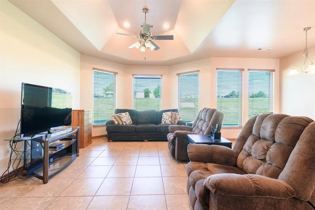 Photo 15 — 404 W Lakeview Drive, Tecumseh, OK 74873