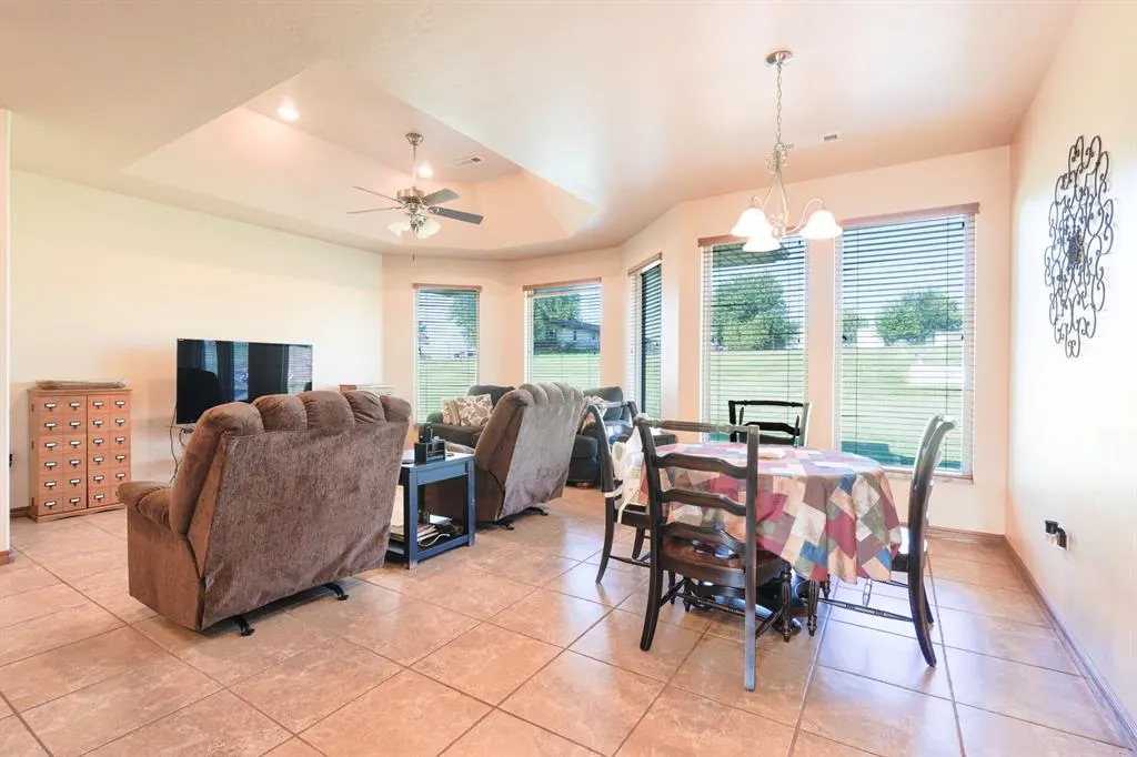 Photo 17 — 404 W Lakeview Drive, Tecumseh, OK 74873