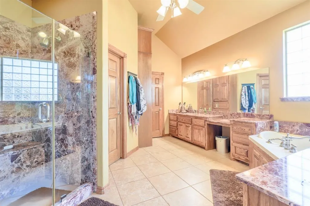 Photo 21 — 404 W Lakeview Drive, Tecumseh, OK 74873