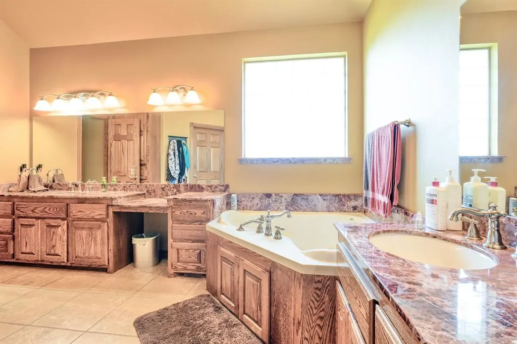 Photo 22 — 404 W Lakeview Drive, Tecumseh, OK 74873