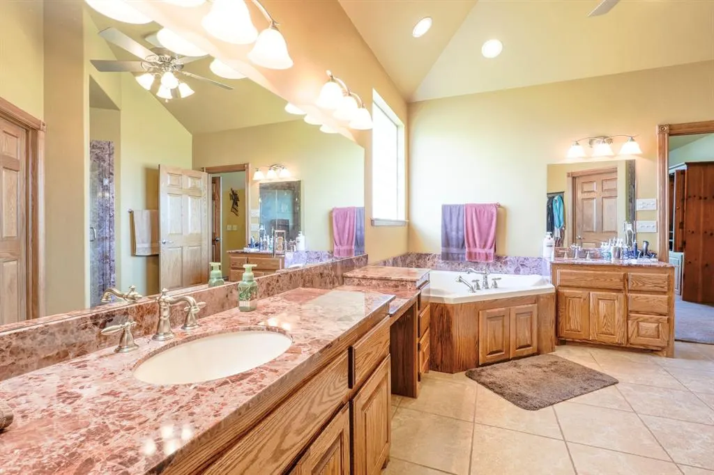 Photo 23 — 404 W Lakeview Drive, Tecumseh, OK 74873