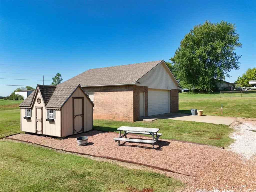 Photo 43 — 404 W Lakeview Drive, Tecumseh, OK 74873
