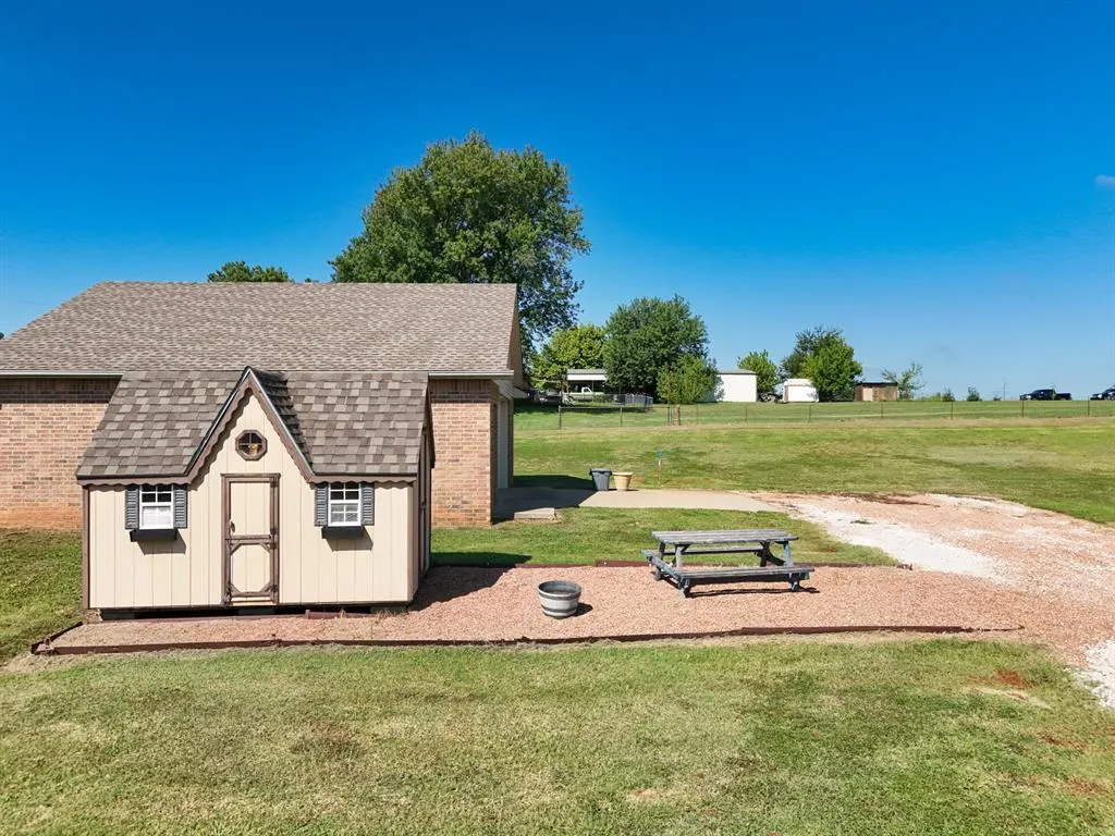 Photo 44 — 404 W Lakeview Drive, Tecumseh, OK 74873