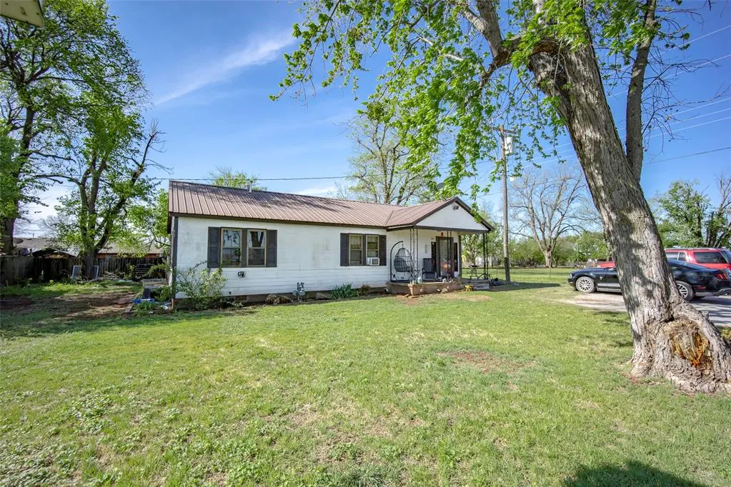 Photo 3 — 304 B Street, Alex, OK 73002