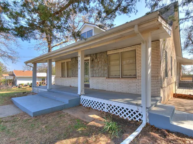 Photo 2 — 916 N Pine Street, Midwest City, OK 73130