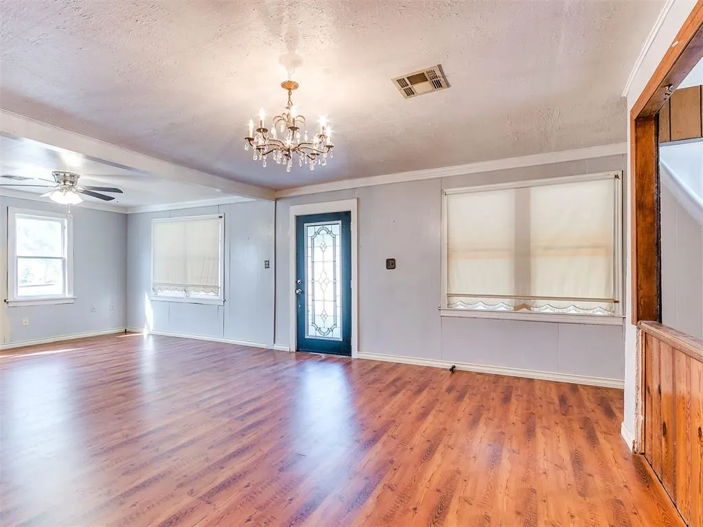 Photo 5 — 916 N Pine Street, Midwest City, OK 73130