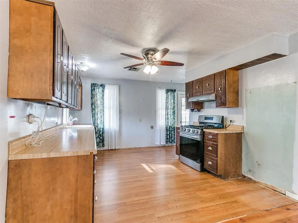 Photo 11 — 916 N Pine Street, Midwest City, OK 73130