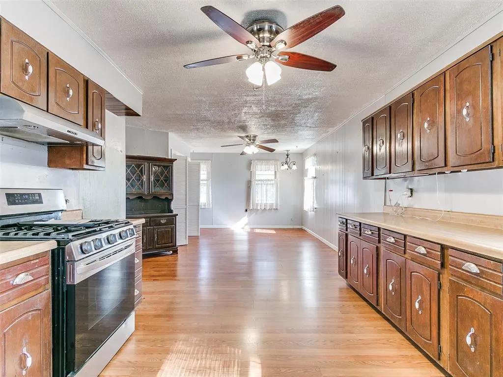 Photo 13 — 916 N Pine Street, Midwest City, OK 73130