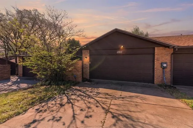 Front exterior — 2922 Stonepoint Drive, Edmond, OK 73034