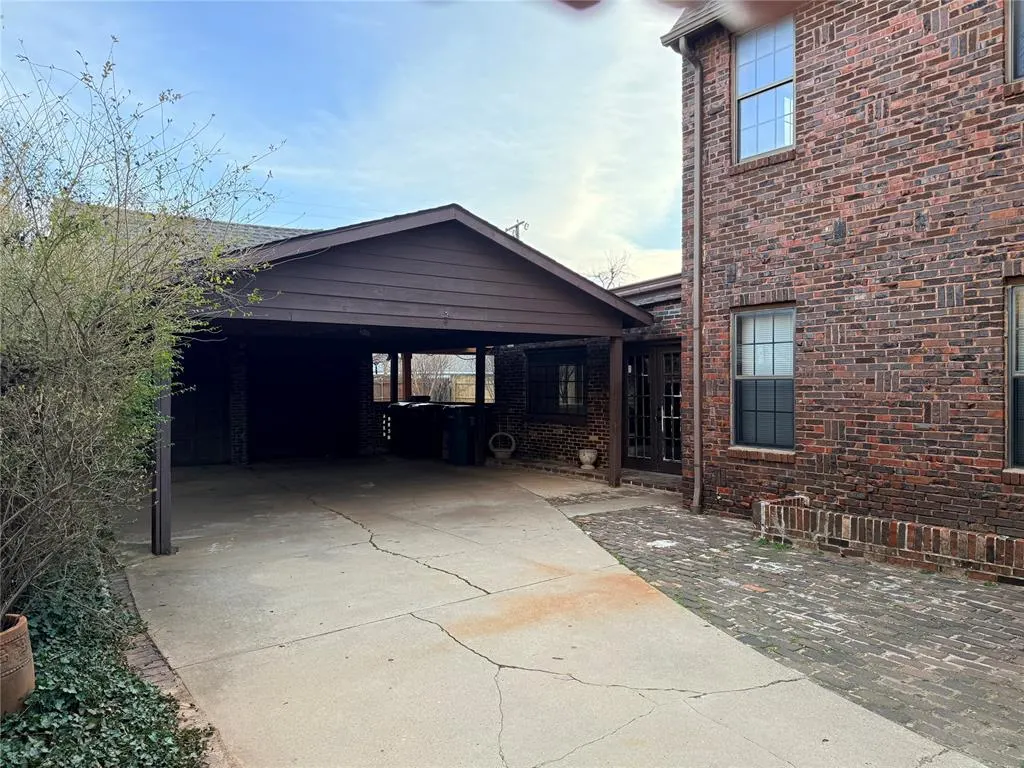 Photo 2 — 808 NW 41st Street, Oklahoma City, OK 73118