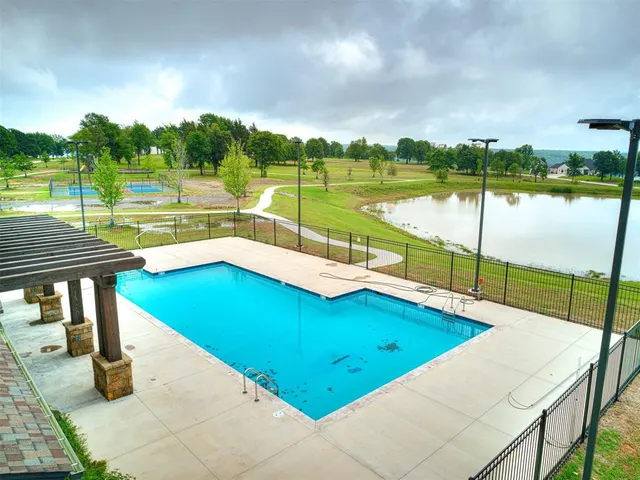 Photo 2 — 8 Patriot Pointe, Eufaula, OK 74432