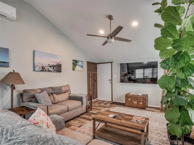 Photo 6 — 11440 W Cedar Lake Drive, Hinton, OK 73047