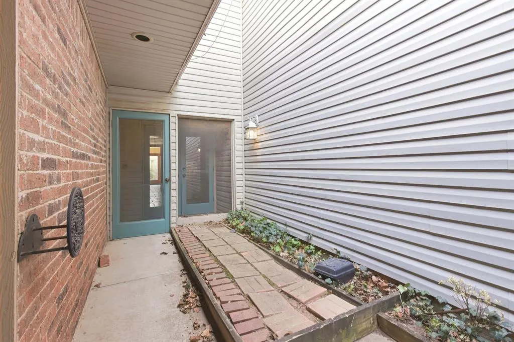 Photo 3 — 2100 Three Stars Road, Edmond, OK 73034