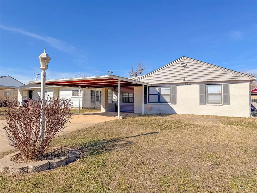 Front exterior — 624 W Kirk Street, Shawnee, OK 74801