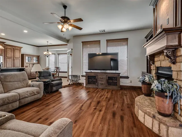 Photo 4 — 13317 NW 4th Street, Yukon, OK 73099