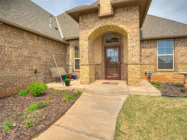 Photo 2 — 13317 NW 4th Street, Yukon, OK 73099
