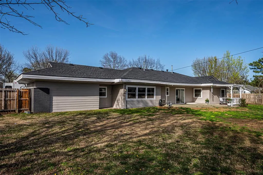 Photo 8 — 905 Lee Avenue, Seminole, OK 74868