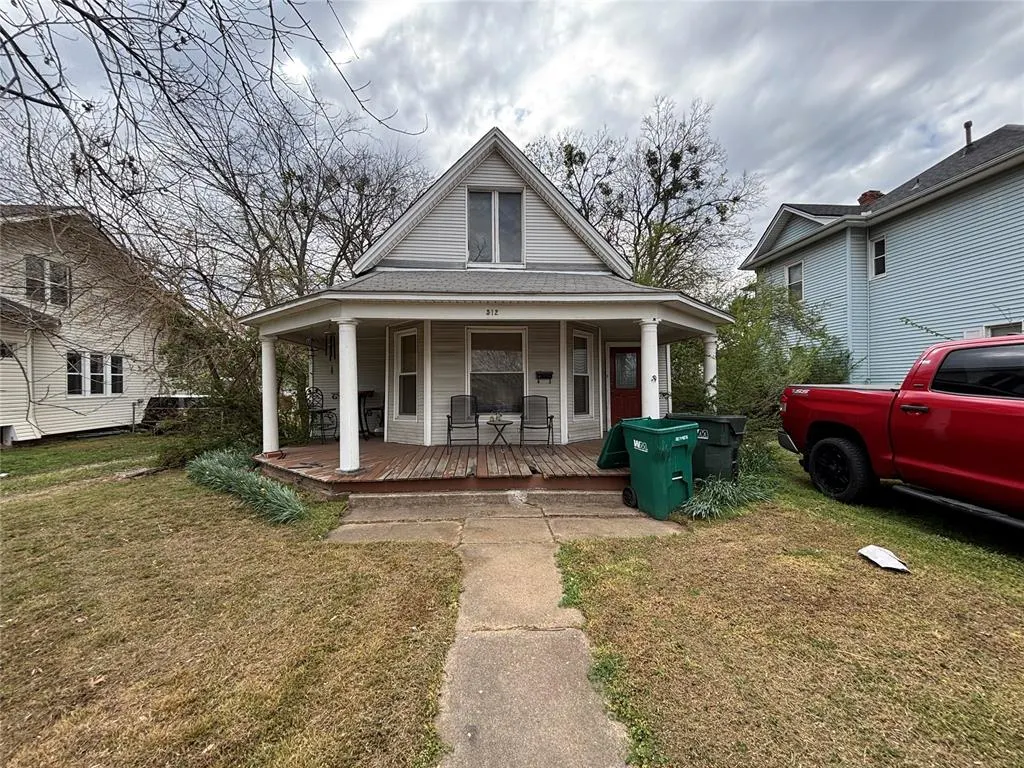Front exterior — 512 S Poplar Street, Sapulpa, OK 74066