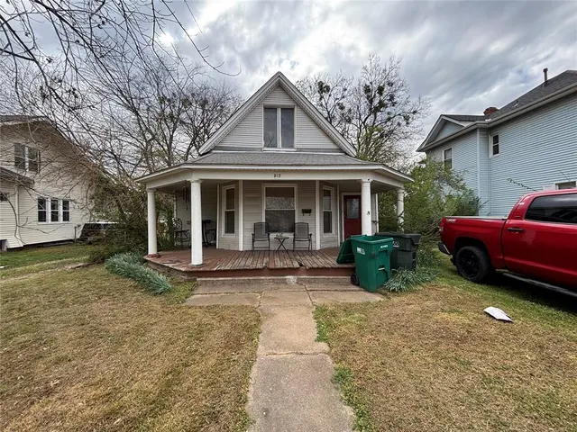 Front exterior — 512 S Poplar Street, Sapulpa, OK 74066
