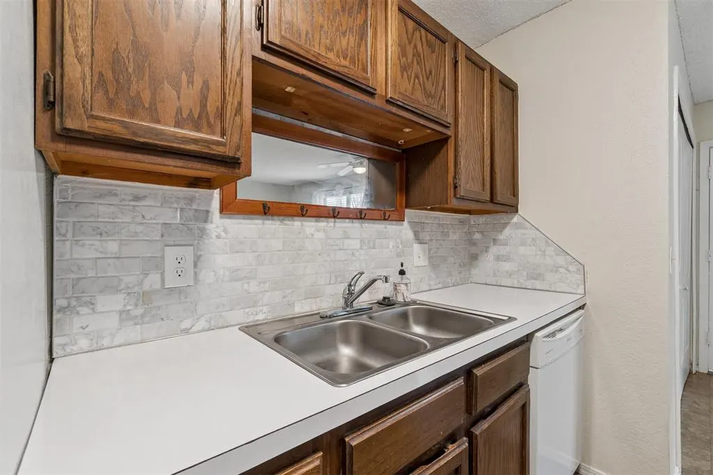 Photo 13 — 1624 NE 4th Street, Moore, OK 73160
