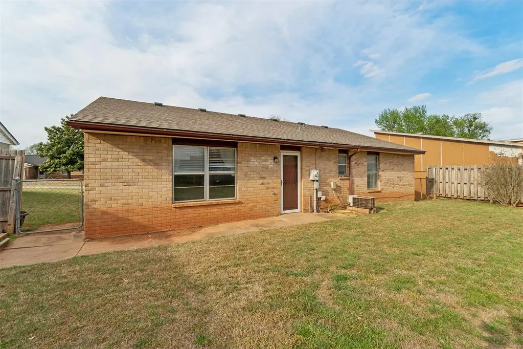 Photo 36 — 1624 NE 4th Street, Moore, OK 73160