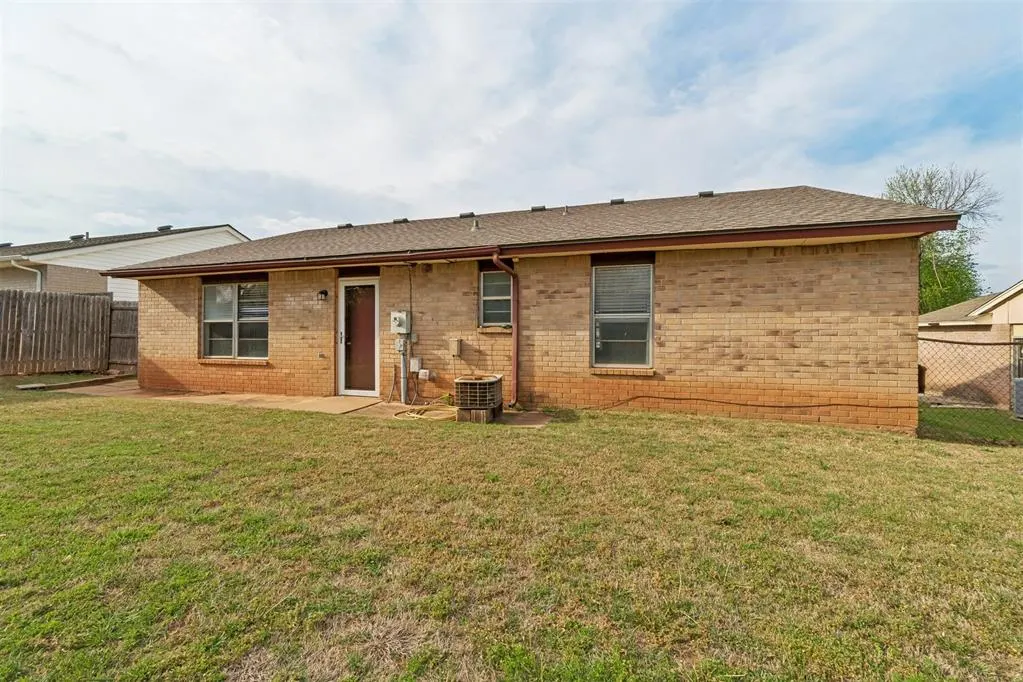Photo 38 — 1624 NE 4th Street, Moore, OK 73160