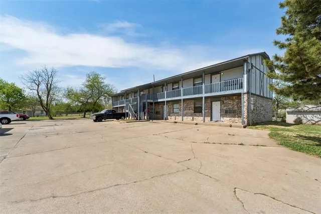 Photo 2 — 1401 SW E Street, Lawton, OK 73501
