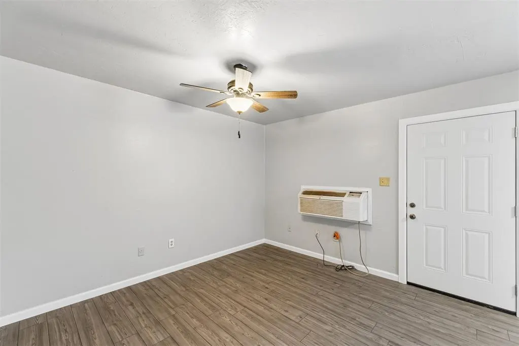Photo 11 — 1401 SW E Street, Lawton, OK 73501