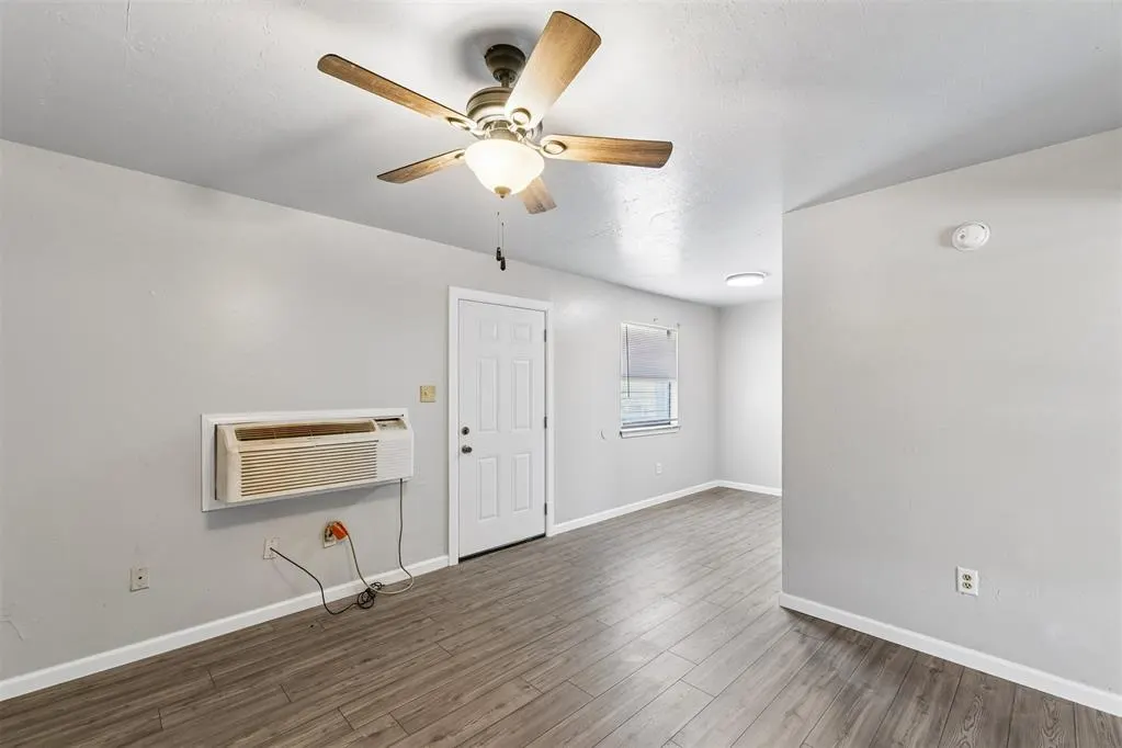 Photo 12 — 1401 SW E Street, Lawton, OK 73501