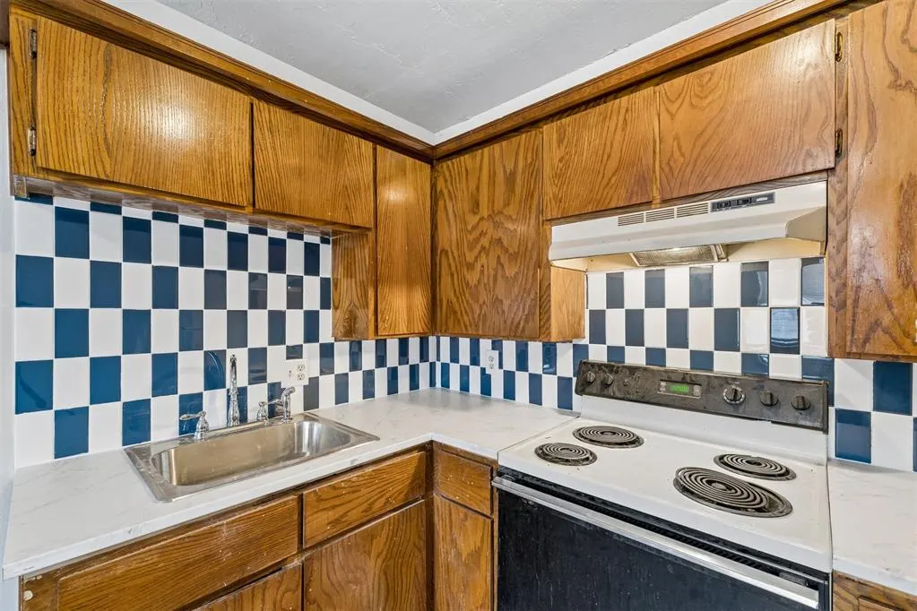Photo 18 — 1401 SW E Street, Lawton, OK 73501