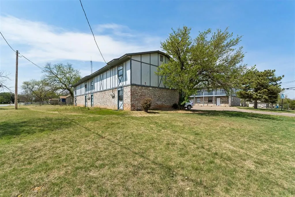 Photo 29 — 1401 SW E Street, Lawton, OK 73501