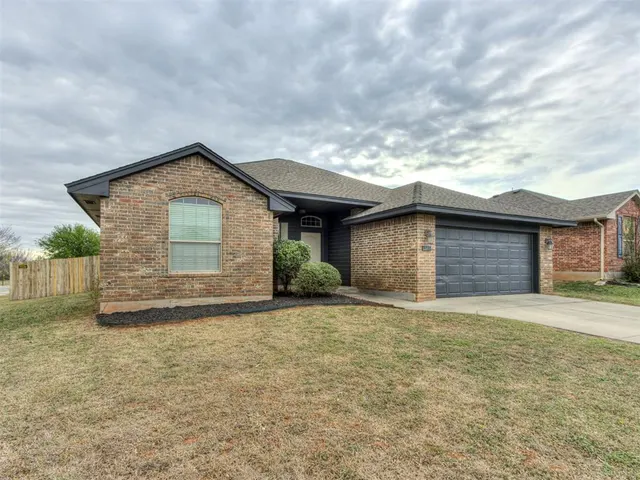 Photo 3 — 517 Cooper Court, Norman, OK 73071
