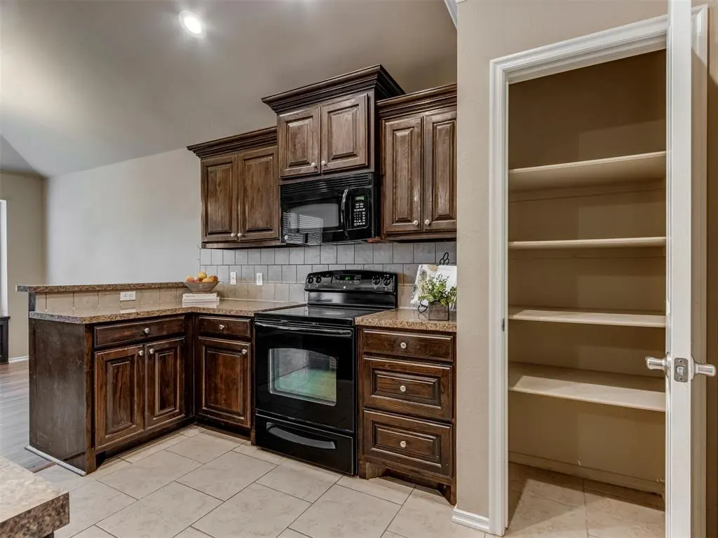Photo 15 — 517 Cooper Court, Norman, OK 73071