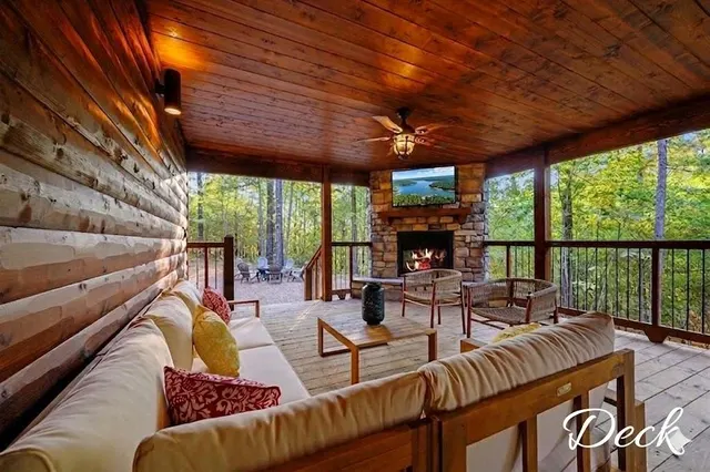 Photo 3 — 334 Carter Valley Lane, Broken Bow, OK 74728