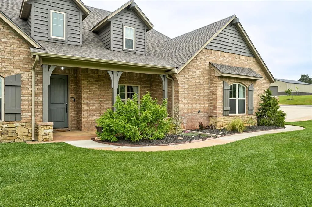 Photo 3 — 10430 Pine Ridge Road, Edmond, OK 73025