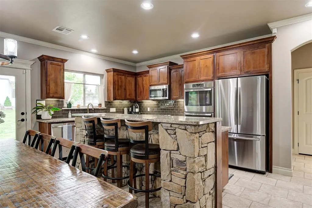 Photo 13 — 10430 Pine Ridge Road, Edmond, OK 73025