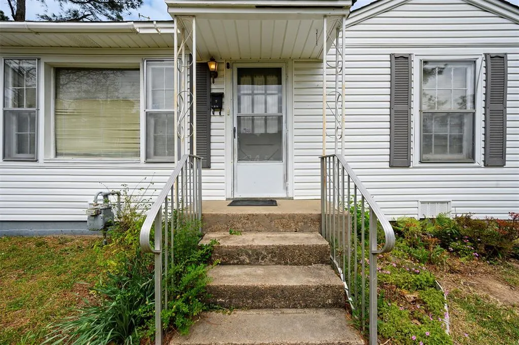 Photo 3 — 1301 SE Jackson Street, Idabel, OK 74745