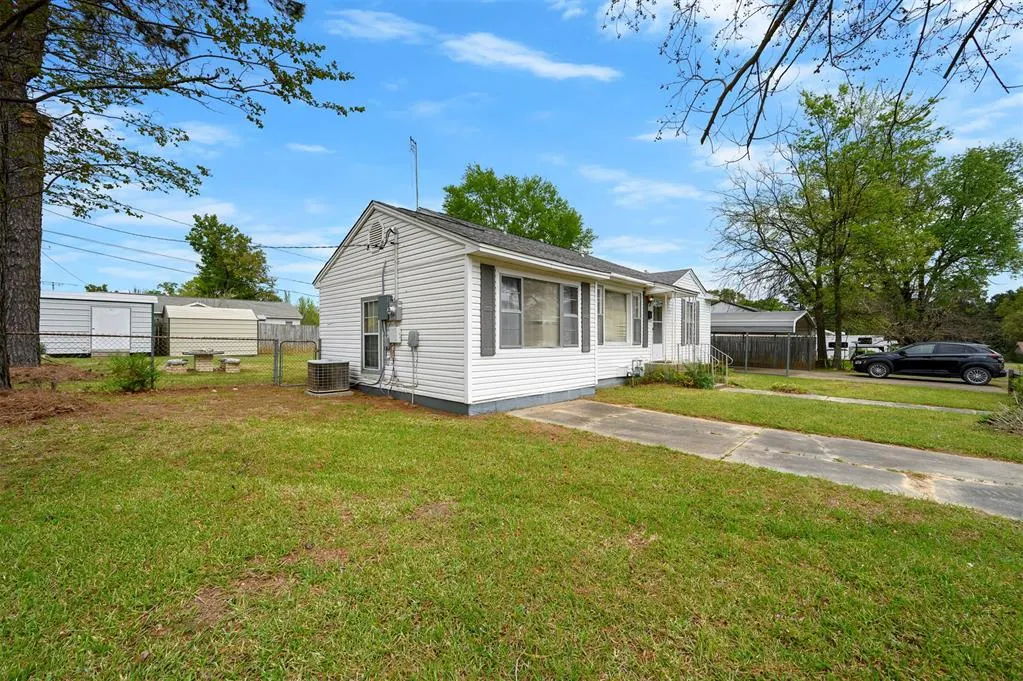 Photo 4 — 1301 SE Jackson Street, Idabel, OK 74745