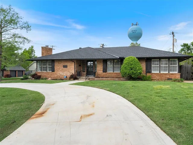Photo 2 — 1835 Drakestone Avenue, Nichols Hills, OK 73120