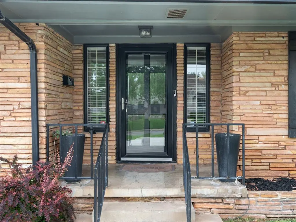 Photo 3 — 1835 Drakestone Avenue, Nichols Hills, OK 73120