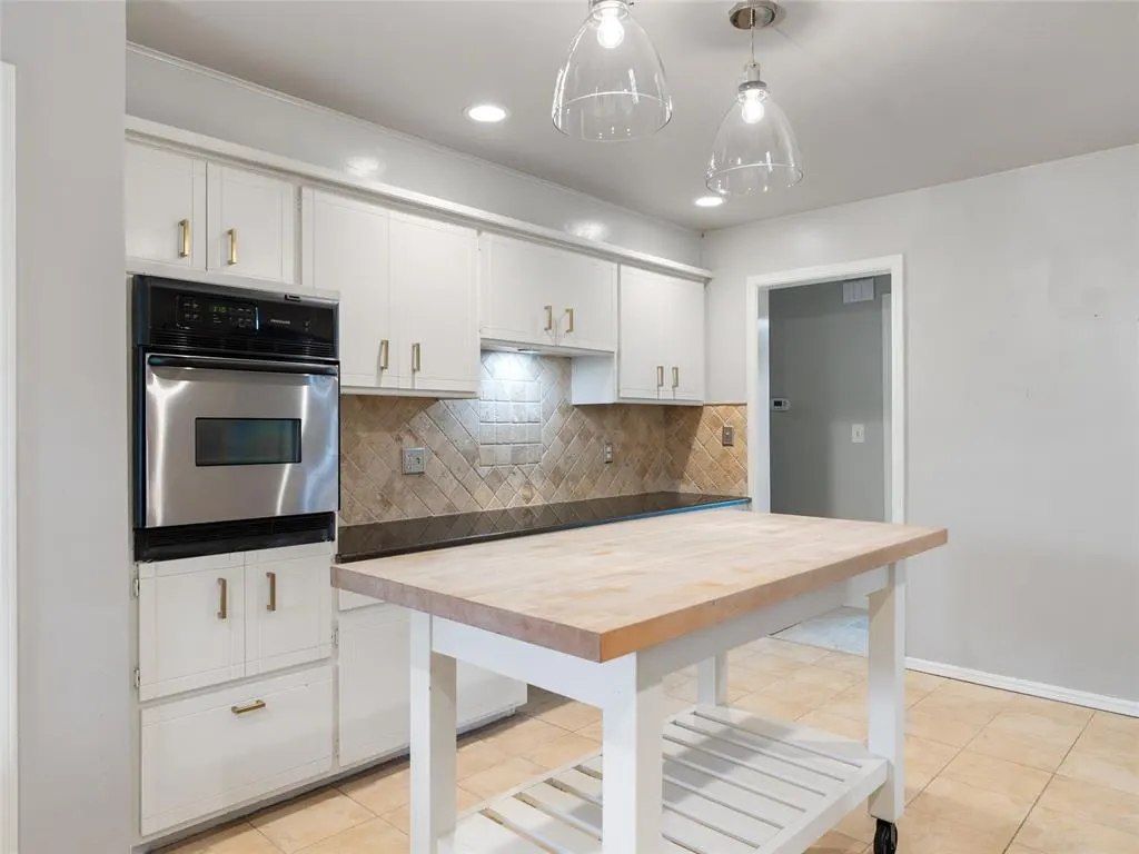 Photo 15 — 1835 Drakestone Avenue, Nichols Hills, OK 73120