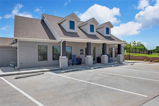 Photo 2 — 12728 NW 2nd Street, Yukon, OK 73099