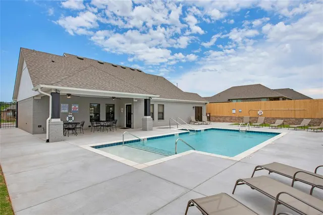 Photo 5 — 12728 NW 2nd Street, Yukon, OK 73099