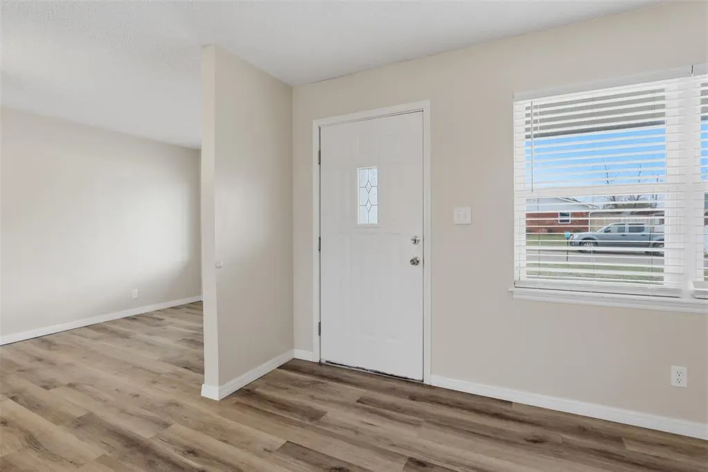 Photo 3 — 228 S 5th Avenue, Stroud, OK 74079