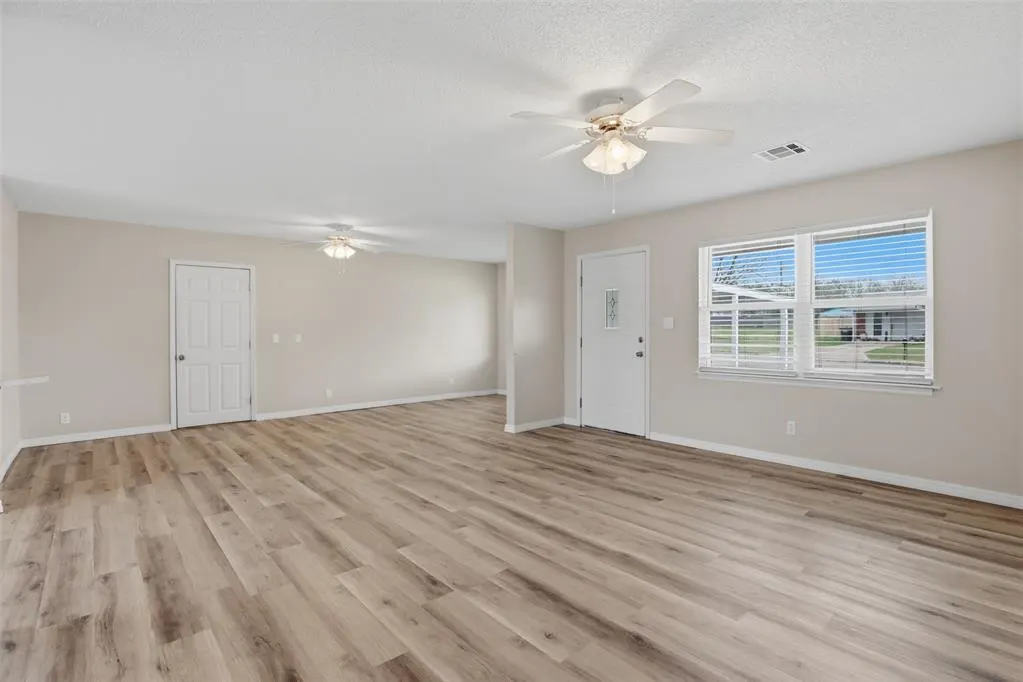 Photo 6 — 228 S 5th Avenue, Stroud, OK 74079