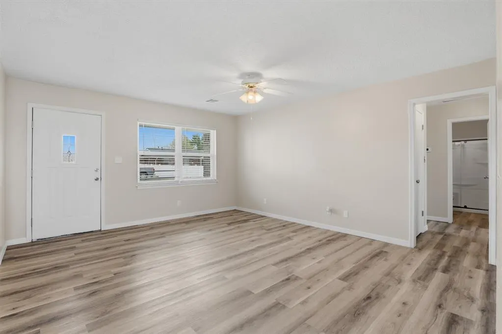 Photo 7 — 228 S 5th Avenue, Stroud, OK 74079