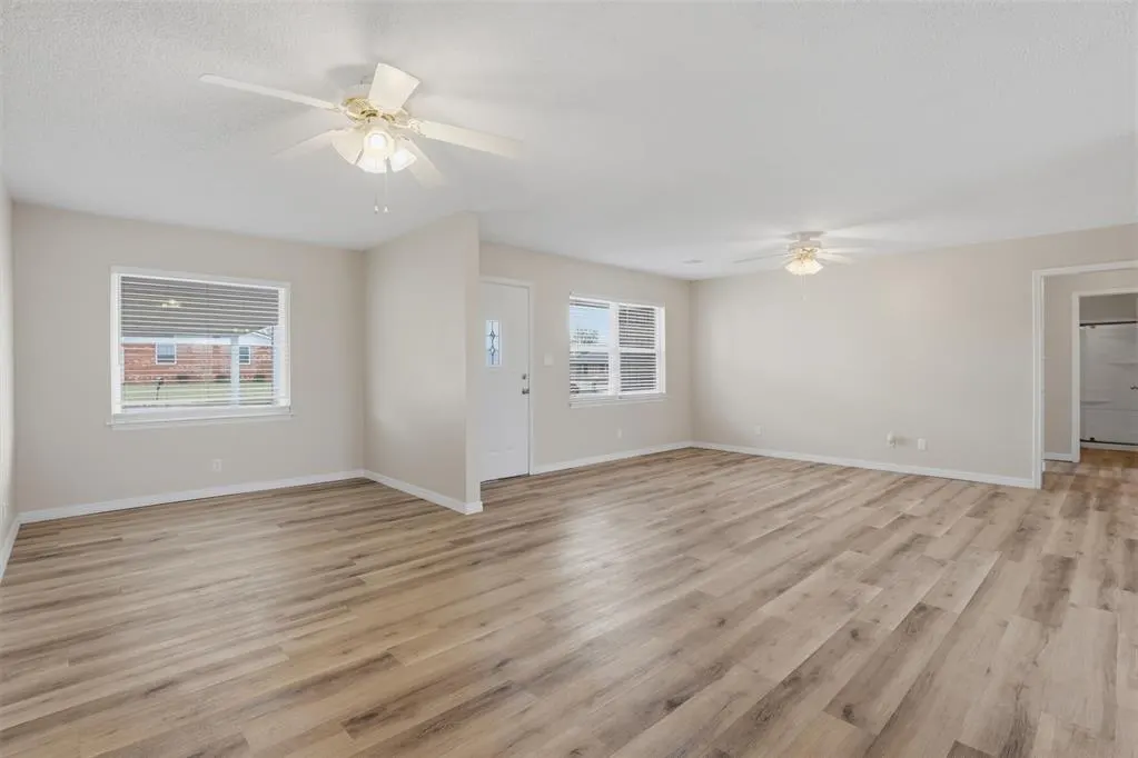Photo 8 — 228 S 5th Avenue, Stroud, OK 74079