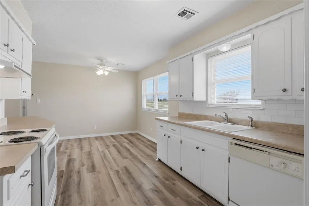 Photo 15 — 228 S 5th Avenue, Stroud, OK 74079