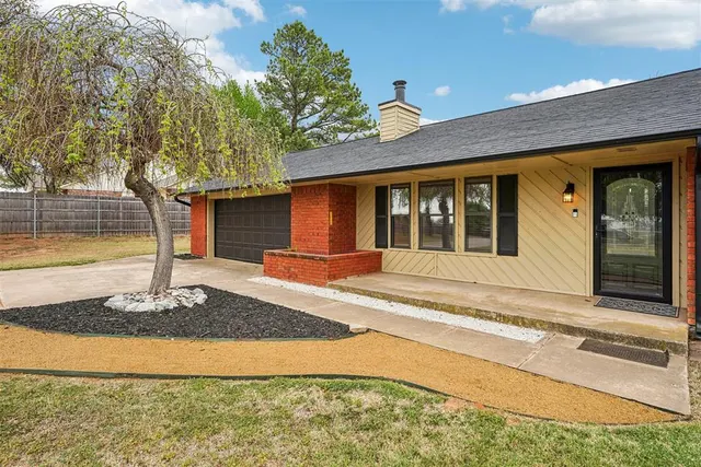 Photo 2 — 7010 Alameda Street, Norman, OK 73026