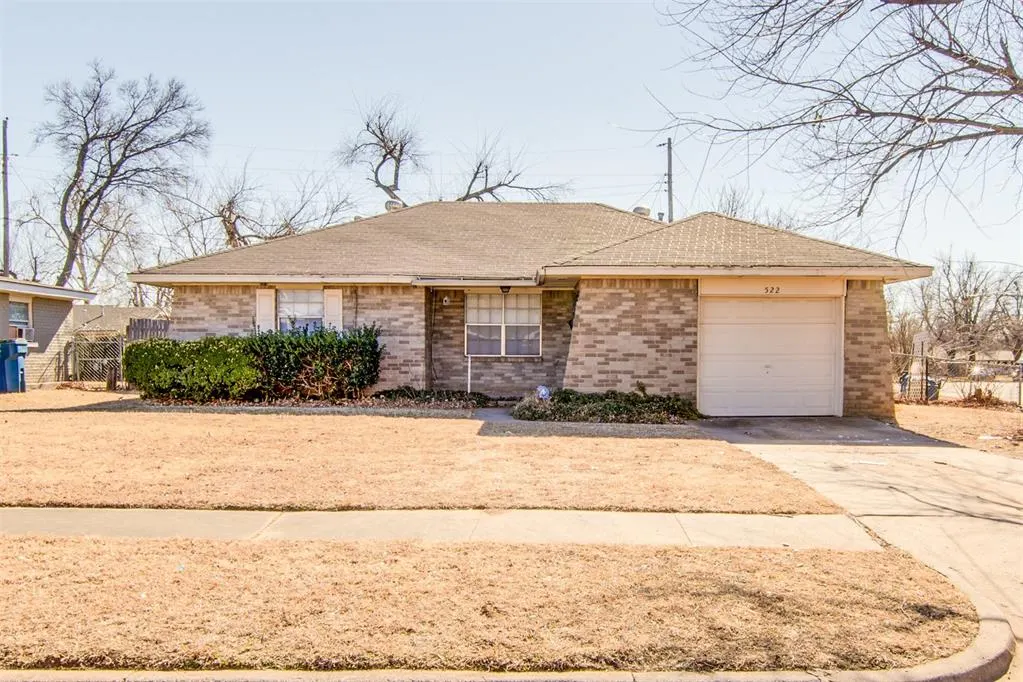 Front exterior — 522 Sunnyside Place, Edmond, OK 73003
